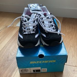 Skechers D’Lites sneaker shoes - size 9 - BNIB